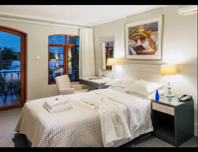 560M² HOTEL FOR SALE IN SUMMERSTRAND